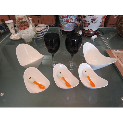 1453 - A set of Pausa ceramic dip dishes, egg spoons and a pair of wine glasses  (C)