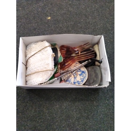 1357 - A box of mixed trinkets/curiosities including beaded evening bag, golf trophy, hair comb, glove stre... 