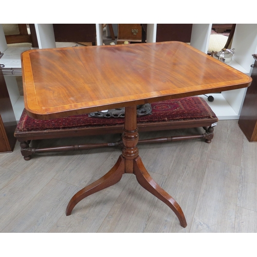 4166 - A Georgian crossbanded mahogany round cornered tilt-top lamp table on vase shape turned column and t... 