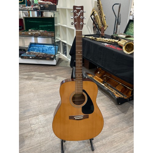 7100 - A Yamaha F310 western style acoustic guitar