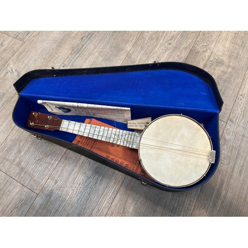 7104 - A vintage banjo ukulele (banjolele), cased