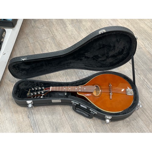 7106 - An Antonia mandolin of teardrop form, fitted hard case