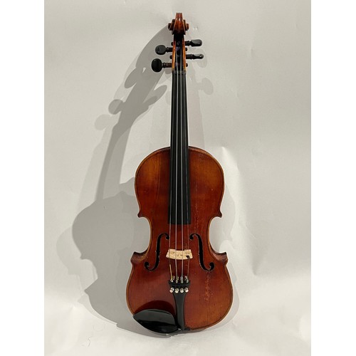 7134 - A late 19th/early 20th Century Stradivarius copy violin, restored, full sixed (4/4) two-piece figure... 