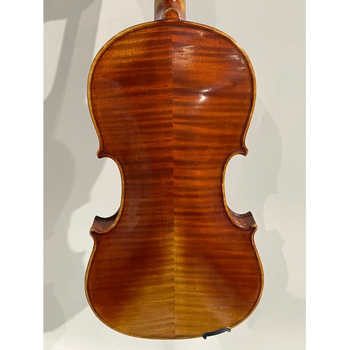 7134 - A late 19th/early 20th Century Stradivarius copy violin, restored, full sixed (4/4) two-piece figure... 