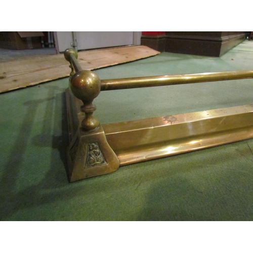 4217 - A brass fire fender (a/f), 160cm long