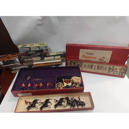 4137 - A Britains Historical Series no.1470 part set together with Fylde cavalary figures, boxed trains, et... 