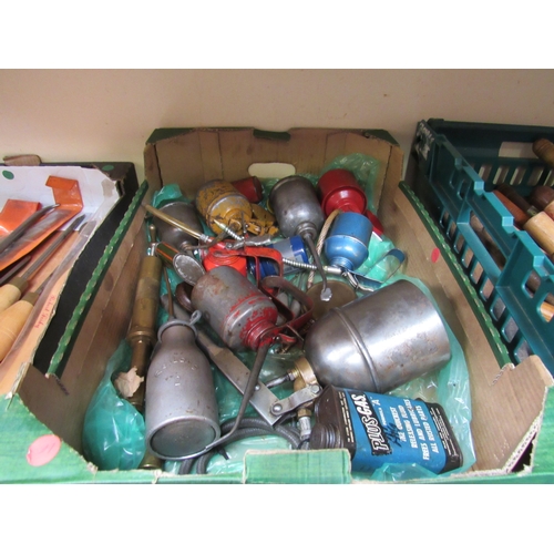 9117 - A box of oil cans and two brass grease guns