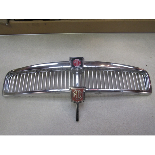 9043 - A chromed MG Grille