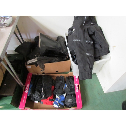 9050 - A quantity of motorcycling clothes including jackets, boots and gloves.