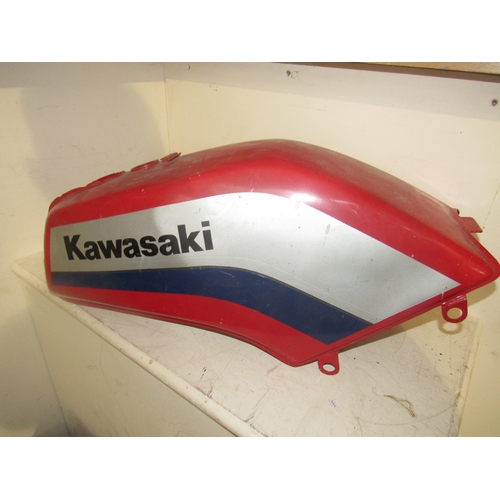 9051 - A Kawasaki motorcycle fuel tank