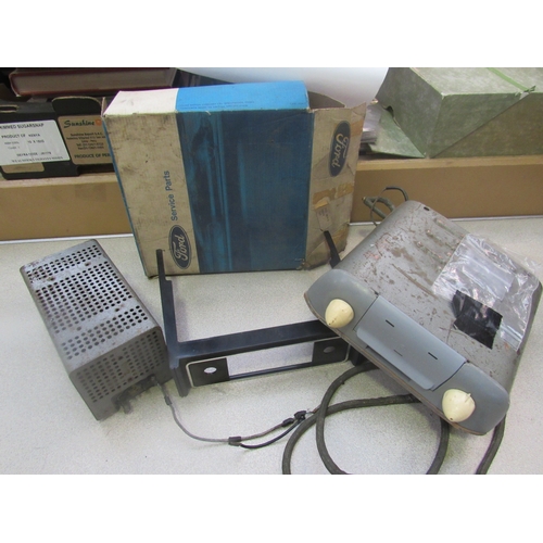 9085 - A Ford valve radio, power pack and a boxed Ford radio fascia