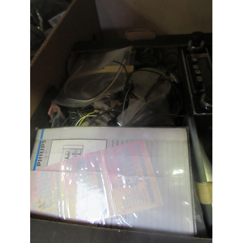 9140 - A box of vintage head units amd speakers