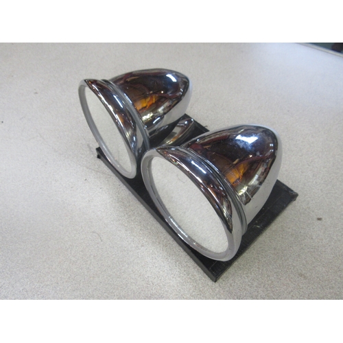 9175 - A pair of mounted chromed mirrors