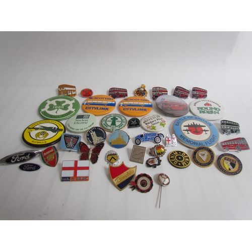 9240 - A quantity of mixed badges mostly relating to transport