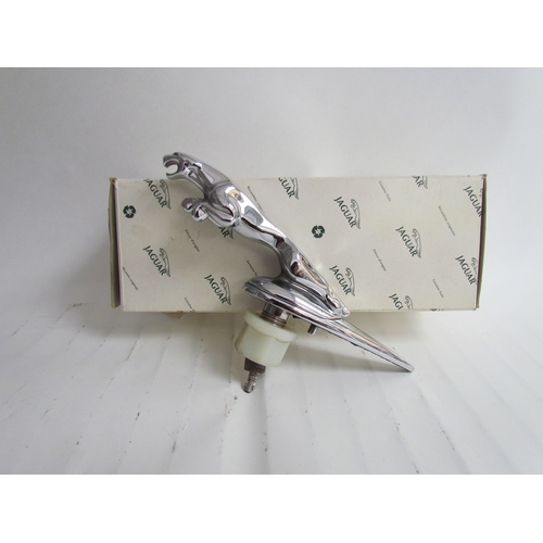 9275 - A chromed leaping Jaquar mascot with box