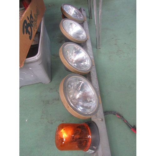 9281 - A set of four Boreman spotlights and two amber recovery lights mounted on brackets