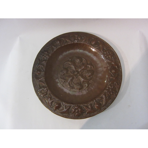 1433 - An Arts & Crafts Newlyn style plaque, 38cm diameter    (R) £50