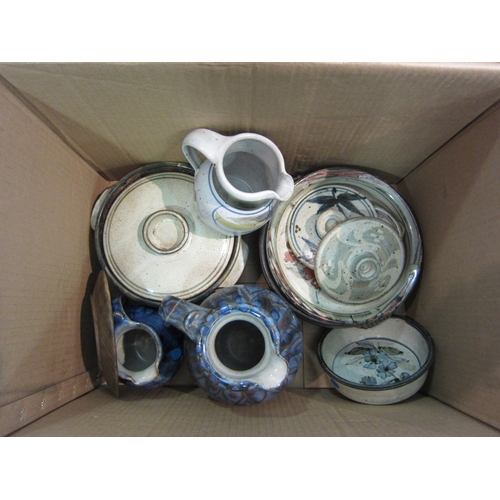 1462 - A box of assorted studio ceramics including Selbourne jugs (one a/f), Colin Kellam etc (Some a/f)