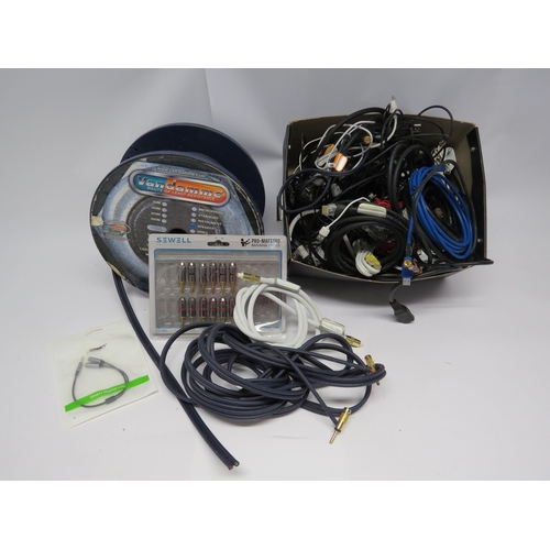 7372 - Assorted hi-fi leads and connectors including Van Damme speaker cable, Sewell banana plugs etc