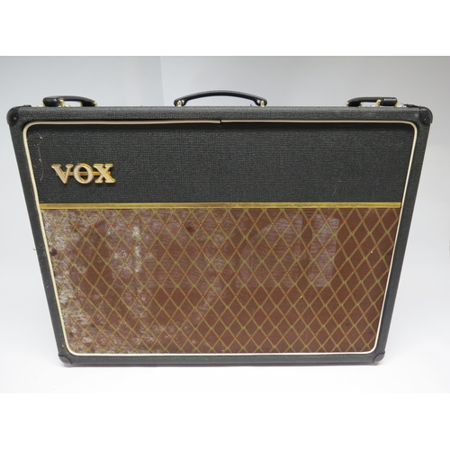 7344 - A vintage Vox guitar amplifier case