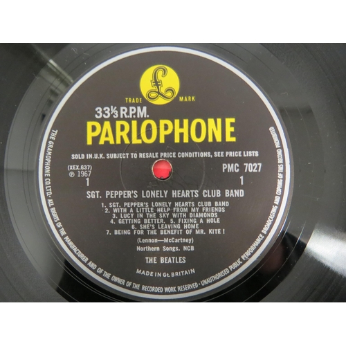7040 - THE BEATLES: 'Sgt Peppers Lonely Hearts Club Band' LP, original UK mono pressing, complete with red ... 