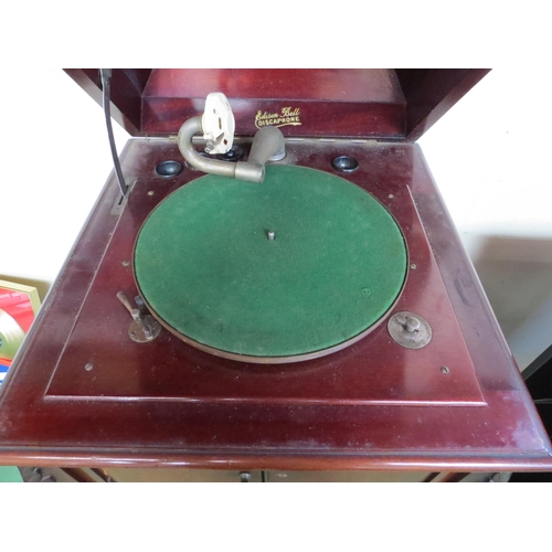 7262 - An Edison Bell Discaphone parlour gramophone, housed in mahogany case with vented speaker front, rai... 