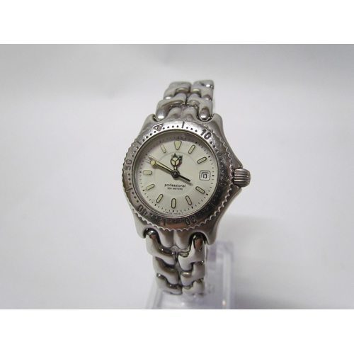 8163 - A lady's Tag Heuer Professional 200m wristwatch with date aperture, bracelet strap, spare links, box... 