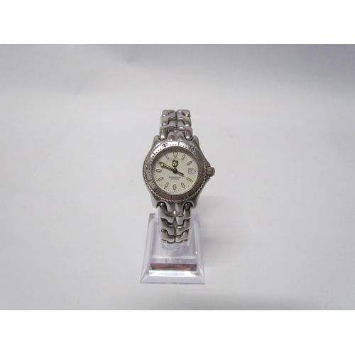 8163 - A lady's Tag Heuer Professional 200m wristwatch with date aperture, bracelet strap, spare links, box... 