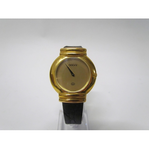 8174 - A lady's Gucci wristwatch model No. 5300M, leather strap and spare, date aperture, boxed with paperw... 