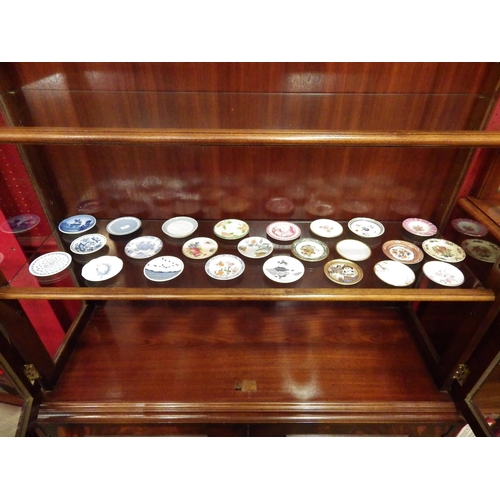 4031 - A set of 24 Franklin Mint mini plates from around the World     (E) £5-10