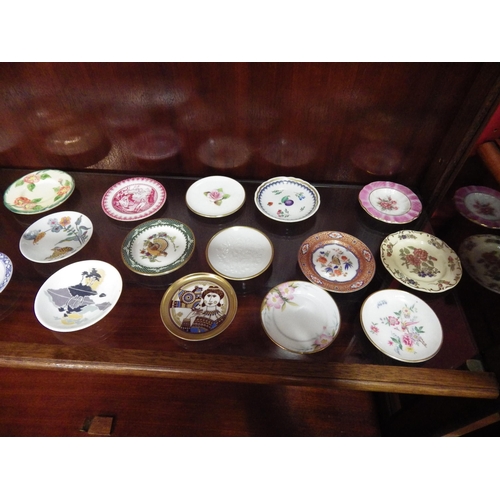 4031 - A set of 24 Franklin Mint mini plates from around the World     (E) £5-10