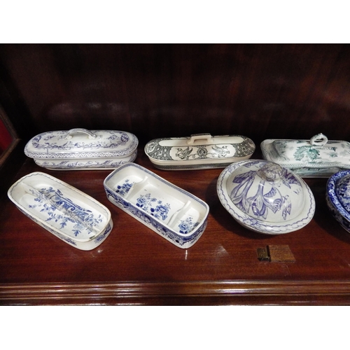 4032 - Eight Victorian and later toothbrush boxes and soap dishes, some lacking lids    (R) £15   (E) £15-2... 