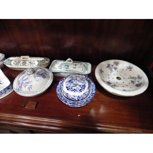 4032 - Eight Victorian and later toothbrush boxes and soap dishes, some lacking lids    (R) £15   (E) £15-2... 