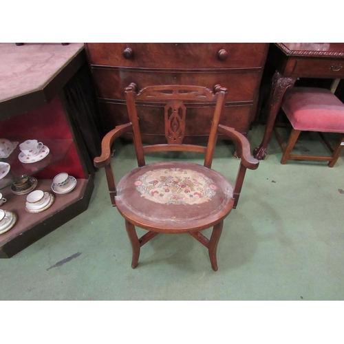 4205 - An Edwardian mahogany elbow chair with pierced splat back, outswept front supports, seat 37cm tall, ... 