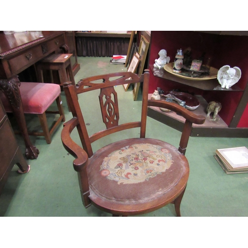 4205 - An Edwardian mahogany elbow chair with pierced splat back, outswept front supports, seat 37cm tall, ... 