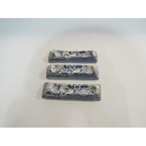 4311 - Three Victorian blue and white ceramic knife rests, a/f          GROUP