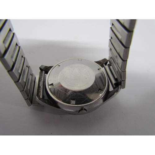 8133 - A vintage Seiko Sportmatic Calendar 820 Seahorse gent's wristwatch, deep scratches to watch glass