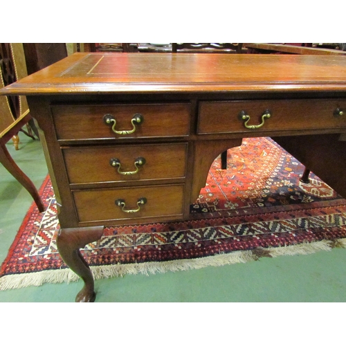 4185 - A Georgian mahogany desk of seven drawers, the gilt tooled leather writing insert over a central kne... 