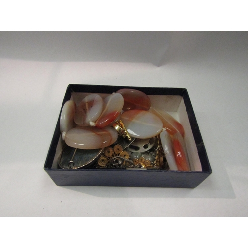 4322 - A selection of bijouterie including silver brooch, agate necklace, etc    (E) £15-25