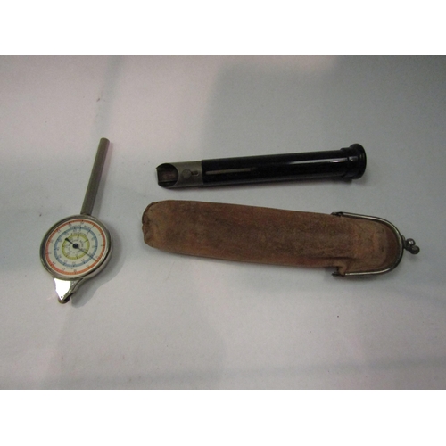 4362 - A vintage pocket microscope, 40-60x magnification, together with a map measuring gauge (2)