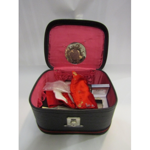 4383 - A vanity case containing costume jewellery