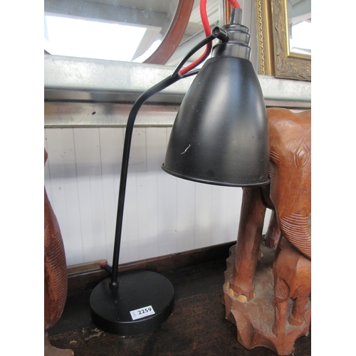 2259 - A modern desk lamp         (R)     £15