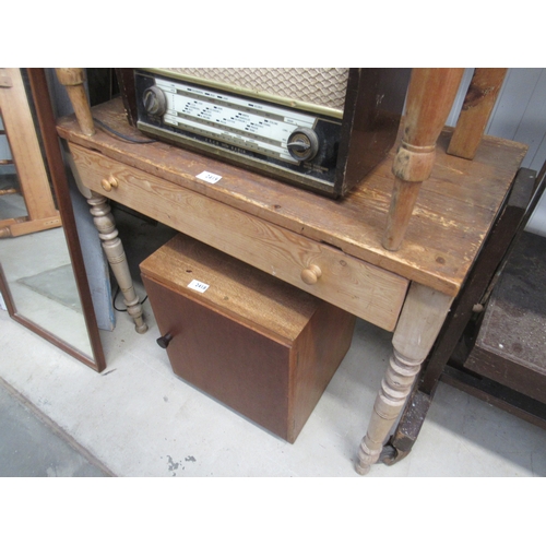 2415 - A Victorian pine side table         (E)     £20-40