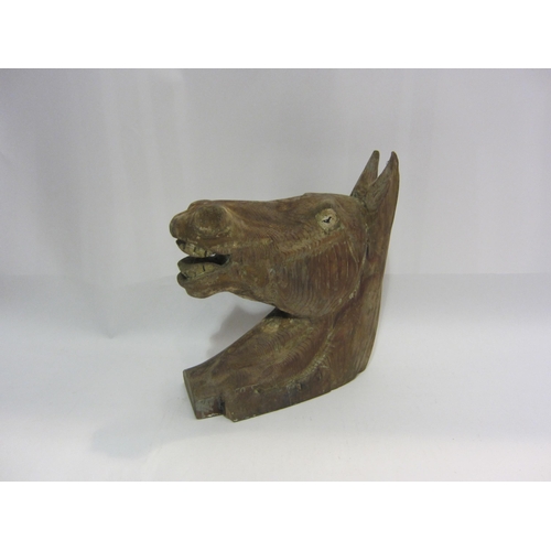 4432 - A carved pine horse's head, 26cm tall     (R) £70