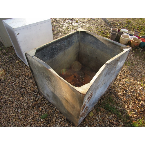 3251 - A galvanised tank, 3' x 3' approx.