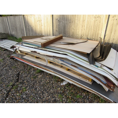 3325 - A quantity of mixed laminate sheets, etc    (D)