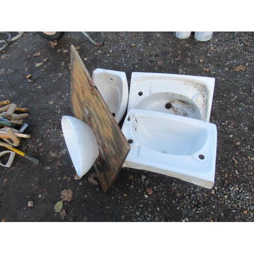 3245 - Three ceramic hand basins and a urinal   (D)