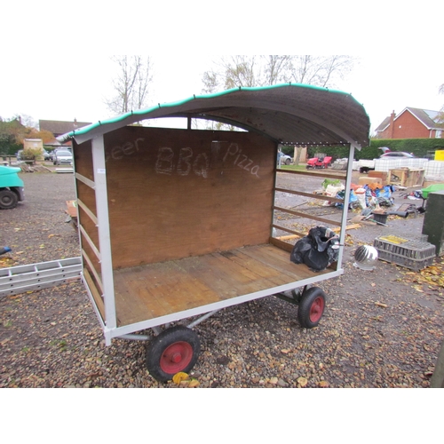 3271 - A flatbed trolley with a curved roof and side panels