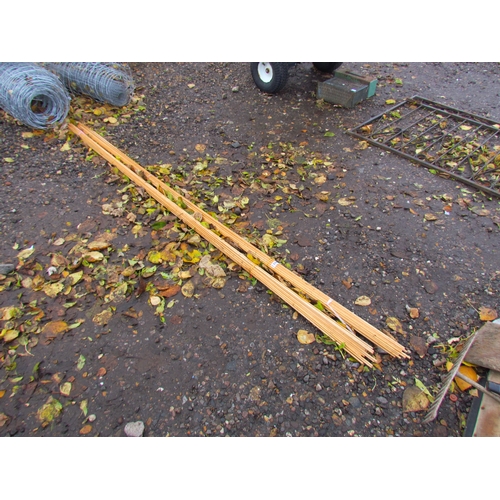 3298 - Two bundles of dowels