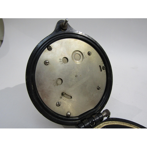 8065 - A WWII US navy mark I-boat clock, 1941, housed in bakelite case, No. 10668. No key. 9cm diameter dia... 